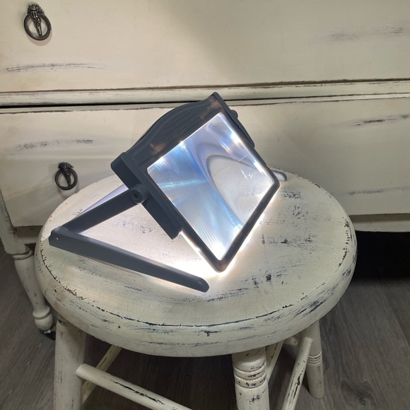 Sale!! Magnipros LED Page Magnifier with Stand - Picture 3 of 3